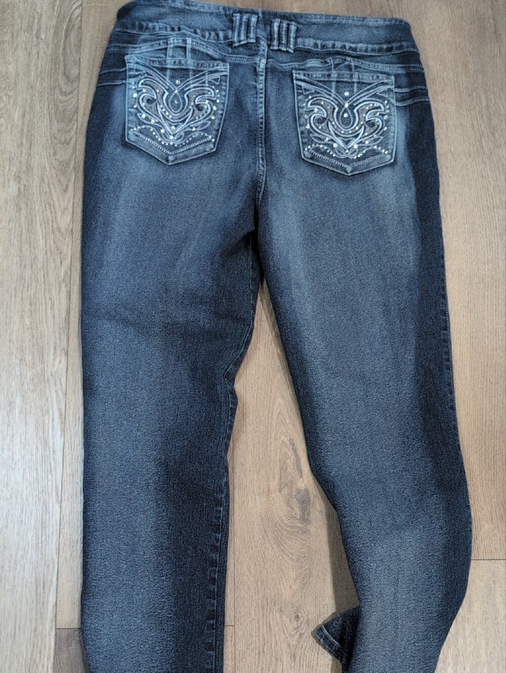 Slim Fit  Jeggings with Studded Pocket Detail - Picture 6 of 10